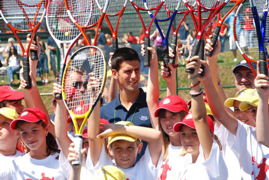 Bola Amarela - O Kids Day de Novak Djokovic continuou no quarto de  hotel.